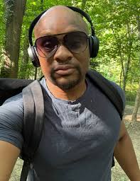 Hi there, I am new in this group. Can anyone recommend a good travel guide  book for the entire tour. Thanks in advance 🤗