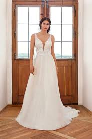 Vom brautkleid über abendkleid und cocktailkleid bis hin zu dessous & accessoires. Kleemeier Brautkleider Kollektion 2020 Naber Moden