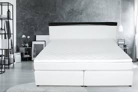 Ist ein boxspringbett in 180 x 200 im unterbau mit flächenelastischen bonellfedern ausgestattet, die miteinander verbunden sind, ergibt sich ein weicheres, schwingendes liegegefühl. Boxspringbett 180x200 Roman Weiss Mit Boxspring Sofas Zum Halben Preis