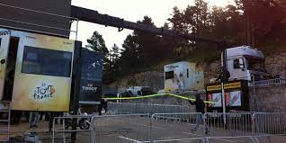 Location arche alu asd la rochelle, sonorisation eclairage video la rochelle, location scene podium mobile paris, location barrière police covid 19, quizz. Tour De France Comment Installe T On Une Ligne D Arrivee