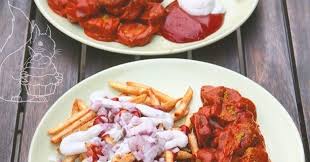 Die Deutsche Ubersetzung Findet Ihr Unter Dem Englischen Rezept Where I Am From A Good Currywurst A Bratwurst With The Cur In 2020 Stuffed Peppers Curry Sauce Curry