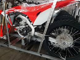 Just Arrived Brand New Crf250r 2019 Bei Interesse Fur Ein Angebot Auch Gegen Eintausch Vorgangermodell Honda Unter Der Nummer 41 79 694 34 77 Melden Crf25