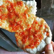 Buat krupuk kemplang yg di garang pake arang. Kemplang Tunu Si Gurih Yang Dibikin Dari Adonan Pempek Lenjer Merahputih