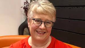 Kerry Kent's Instagram, Twitter & Facebook