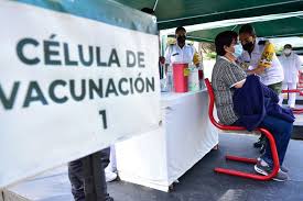 Para llevar a cabo el trámite, los interesados deben ingresar al portal electrónico mivacuna.salud.gob.mx, donde se les solicitará la. Comienza Registro Para La Vacunacion De Personas De 50 A 59 Anos