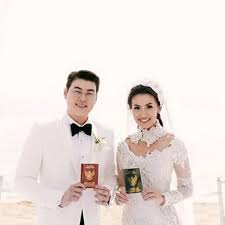Gosip artis hari ini h1na bendera merah putih, olivia jensen di lap0rkan. Nikah Tanpa Didampingi Orangtua Asty Ananta Tetap Bahagia Entertainment Fimela Com