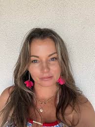 Hello everyone! My name is Lydia and I am a new park lane stylist! I  normally wouldn't post this here but I am desperate to get 2 more orders by  the end