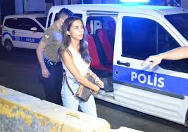 Yasak elma dizisinde hayat verdiği lila karakteriyle yıldızı parlayan oyuncu ayşegül çınar, geçen hafta cuma akşamı sevgilisi furkan çalıkoğlu ile etiler'de bir lokantaya gitti. M1tee K1j58bym