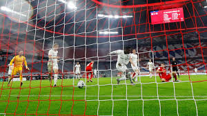 Eintracht frankfurt gewinnt topspiel gegen tabellenführer der fc bayern münchen hat das topspiel der bundesliga am 22. Bayern Beat Eintracht Frankfurt