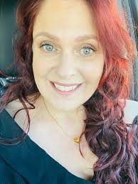 I suck at curling my hair- beauty is pain