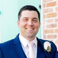 Leah Venner's Instagram, Twitter & Facebook