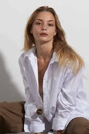 The crew neck is the most common undershirt. 600 Unbuttoned Blouses Ideas In 2021 È›inute Vogue Paris Outfit Cu FustÄƒ