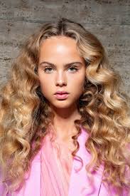 Locken ohne hitze kurze haare locken mit papilotten locken mit lockenwickler glattes haar locken locken machen haaransatz haare stylen glatte haare haare eindrehen. Locken Ohne Hitze 3 Frisuren Um Die Haare Schonend Zu Stylen