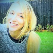 Amanda Blain's Instagram, Twitter & Facebook