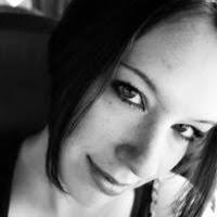 Amanda Grout's Instagram, Twitter & Facebook