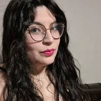 Kim Sepulveda's Instagram, Twitter & Facebook