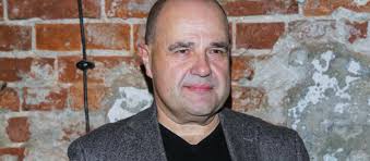 Cezary żak i artur barciś stworzyli kultowy już duet pomysłowych przyjaciół. Cezary Zak Ukrywal Przed Wszystkimi Straszna Chorobe Teraz Podpiety Do Specjalistycznej Aparatury Prosi Tylko O Jedno Zdjecia Super Express Wiadomosci Polityka Sport