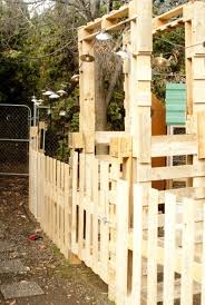 Gartenzaun Selber Bauen Aus Paletten Ausgefallene Diy Ideen Fur Den Gartenzaun Gartenzaun Selber Bauen Paletten Garten Paletten Ideen Garten
