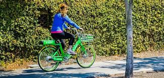Fahrradfahren Auf Dem Gehweg