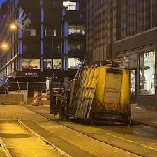 In beide gevallen raakte niemand gewond. Man Uit Zaanstad Ramt Politieauto Amsterdam De Orkaan