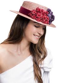 ¡te presentamos la guía de uso y estilo que te ayudará a lucirlo en tu pró. Canotier Boda Ideas Detalles 2021