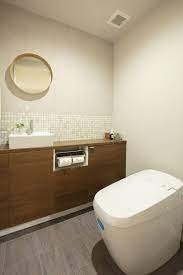 施工事例 貼り方を変えると新鮮 スタイリッシュなトイレ空間に トイレのインテリアデザイン トイレ おしゃれ トイレのデザイン