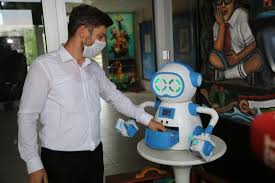 Kartondan basit yürüyen robot yapımı. Ates Olcup Dezenfektan Sikan Maske Veren Robot Gelistirdiler Avrupaolay Com