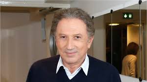 Et le pire, c'est que michel drucker contrôle régulièrement l'assiduité de son épouse devant l'écran de télévision. Michel Drucker Hospitalise Sa Femme Dany Saval Et Sa Fille N Ont Pu Le Voir Qu Une Seule Fois Gala