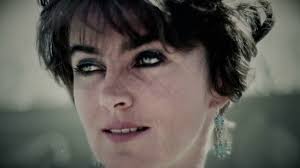 La película tiene un arranque divertido, pero en cuanto empiezan los enredos en el castillo con el fantasma todo se hace monótono, repetitivo y aburrido. Sera In Paradiso Bollati Boringhieri