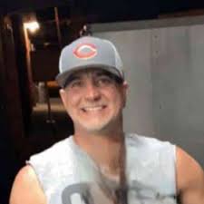 Eric Dillow's Instagram, Twitter & Facebook