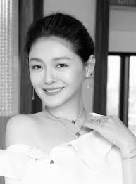 港片同好區- #十日十影精選114 #粉絲頁網友專區作者：Verna Li 連假完要收心了之Day8。 <心動>，1999。  年少時的戀愛最讓人念念不忘，小柔和浩君也和一般的情侶一樣，享受著最純粹的快樂，卻也因為一點誤會而分開。多年後再見面心動依舊，但兩人卻一而再再而三的錯過對方  ...