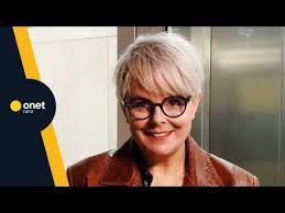 Kocha filmy,psy,przyjemności,dobre okulary,fajne buty,wygodne ciuchy i niektórych ludzi.wegetarianka.bibliofilka. Karolina Kowin Piotrowska Jan Pawel Ii Desperacko Trzyma Nas Przy Wierze Onetrano Youtube