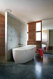 Freistehende Badewanne Im Modernen Badezimmer Bad Inspiration Bad Styling Design Fur Zuhause