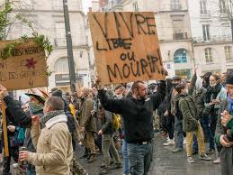 Dans le concert de réactions outrées qui a suivi cette mobilisation, françois fillon, candidat à la présidence de la république, a notamment dénoncé le « climat de quasi guerre civile » qui se développe dans le pays. Manif De Teufeurs A Nantes Sous Couvert Du Covid La Culture Et Toutes Les Libertes Sont Bridees Liberation