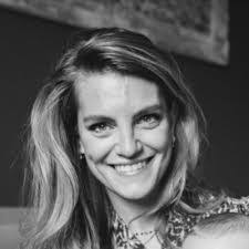 Aimee Meredith's Instagram, Twitter & Facebook