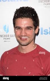 Steven Strait's Instagram, Twitter & Facebook