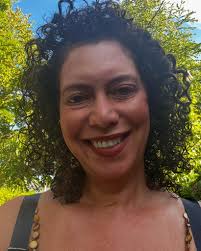 What shampoo and conditioner are best for hydrating frizzy hair?