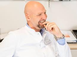 Orthopäde Bernd Schmitz über Untersuchungen und OPs in Ankum