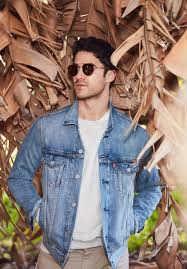 Darren everett criss (born february 5, 1987) is an american actor, singer, and songwriter. Darren Criss Does It All Gq