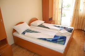 Hotelul 333 este situat in centrul statiunii eforie nord, la 60 de metri de piata centrala si la doar 500 metri distanta de mare. Hotel Tineret Cimas Eforie Nord