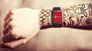 This is one of the fashionable wrist tattoos a person can wear and can be heavily customized. Handy Und Smartphone Forum
