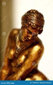 绑手细节的女性裸像库存图片. 图片包括有博物馆, 镀金, 投资, 框架, 镇痛药, 画廊, 女神- 177568735
