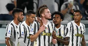 Он играет на позиции правый вингер. Juventus 3 0 Sampdoria Kulusevski And Ronaldo Help Get Pirlo Off To Winning Start
