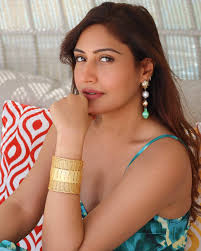 Repost @officialsurbhic —— W stands for: Why didn't I come sooner? 😍 This  place is just… WoW🫶 @visitabudhabi @wabudhabi #InAbuDhabi Wearing  @a.la.modebyakanksha Hand Cuff @atrangibykritika Earrings  @solikocommunications Stylist @pranavi_chandna