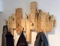 Leicht aufzubauen und sieht stylisch aus 5 erfüllt voll und ganz seinen zweck maxi wirrer er ist sehr platzsparend und es passen viele jacken drauf. Ein Diy Garderobenstander Fur Ein Originelles Interieur 20 Inspirierende Idee Pins Porte Manteau Diy Porte Manteaux Palette Diy