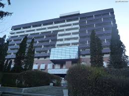 Hotelul traian dispune de 244 camere duble (2 paturi sau pat matrimonial) și 9 garsoniere; Revelionul Intarziatilor La Hotel Traian Impresii Traian Hotel CÄciulata CÄlimÄnesti CÄciulata Amfostacolo