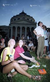 Durata eclipsei totale va fi în întreaga regiune de peste 2 minute pe linia centrala iar viteza umbrei pe sol atinge 910 m/s. Documentar 20 De Ani De La Eclipsa TotalÄƒ De Soare Din 1999 VizibilÄƒ Din Romania Agerpres ActualizeazÄƒ Lumea
