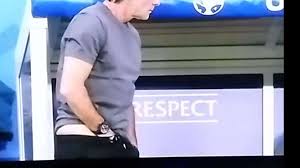 Germany national team head coach jogi löw was caught on tv putting his hands down his shorts and then smelling his fingers. Em 2016 Ekel Video Von Joachim Jogi Low Hand In Der Hose Anschliessend Geruchstest Fussball Em