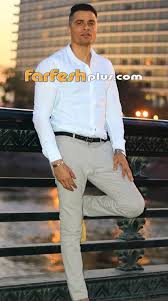 حصد الفنان المصري حسن شاكوش نجاحاً باهراً بعد أسبوعين على طرحه أغنيته الجديدة التي شاركته في كليبها الممثلة المصرية ياسمين رئيس تحت بعنوان حبيبي افتحي شبكك أنا جيت، إذ تخطى عدد مشاهداتها 18 مليوناً. Farfesh Com Ù…ÙˆÙ‚Ø¹ ÙØ±ÙØ´ ÙÙŠØ¯ÙŠÙˆ Ø£ØºÙ†ÙŠØ© Ø­Ø³Ù† Ø´Ø§ÙƒÙˆØ´ Ø­Ø¨ÙŠØ¨ØªÙŠ ØªÙØªØ­ Ù†Ø§Ø± Ø§Ù„Ø§Ù†ØªÙ‚Ø§Ø¯Ø§Øª Ø¹Ù„Ù‰ ÙŠØ§Ø³Ù…ÙŠÙ† Ø±Ø¦ÙŠØ³