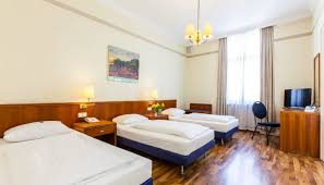 1 doppelbett (1,80 × 2 m). Herzlich Willkommen Im Hotel Monopol